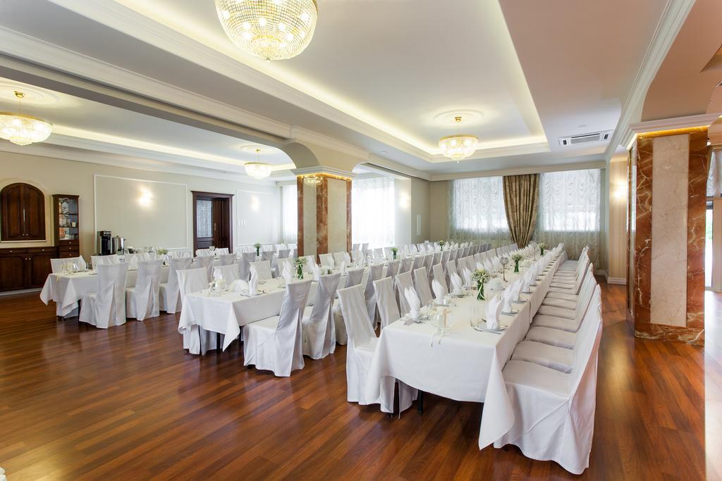 Hotel Panorama Ostrowiec Świętokrzyski المظهر الخارجي الصورة