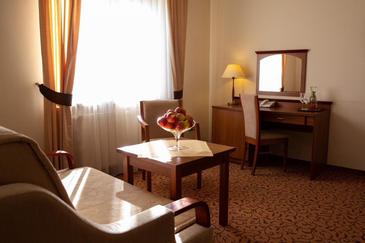 Hotel Panorama Ostrowiec Świętokrzyski المظهر الخارجي الصورة